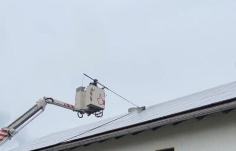 Photovoltaikreinigung am Dach